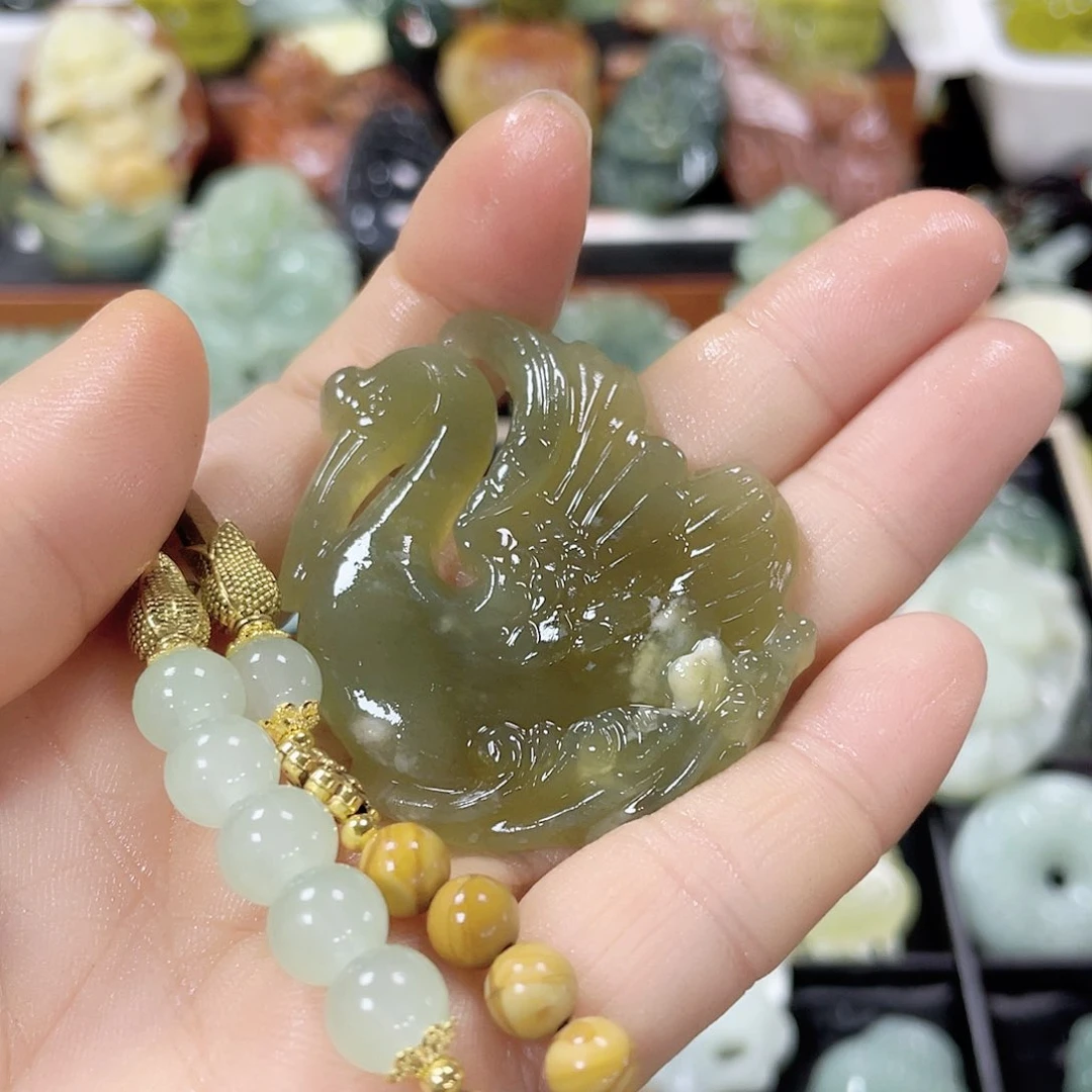 蛇纹石玉颈饰未镶嵌