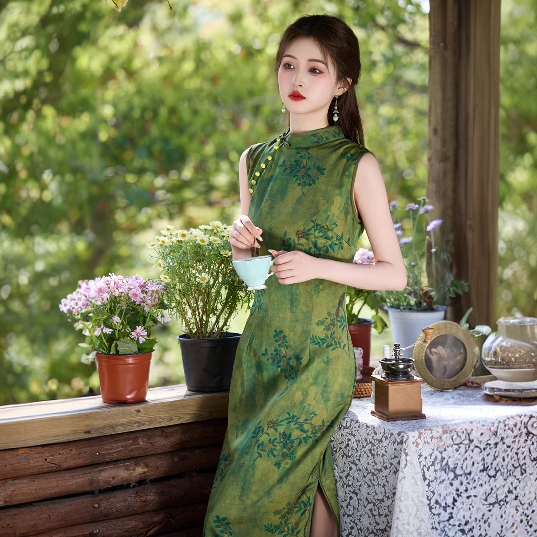 喜鹊|新中式油画风无袖港风旗袍长款2025新款绿色连衣裙女夏S-3XL
