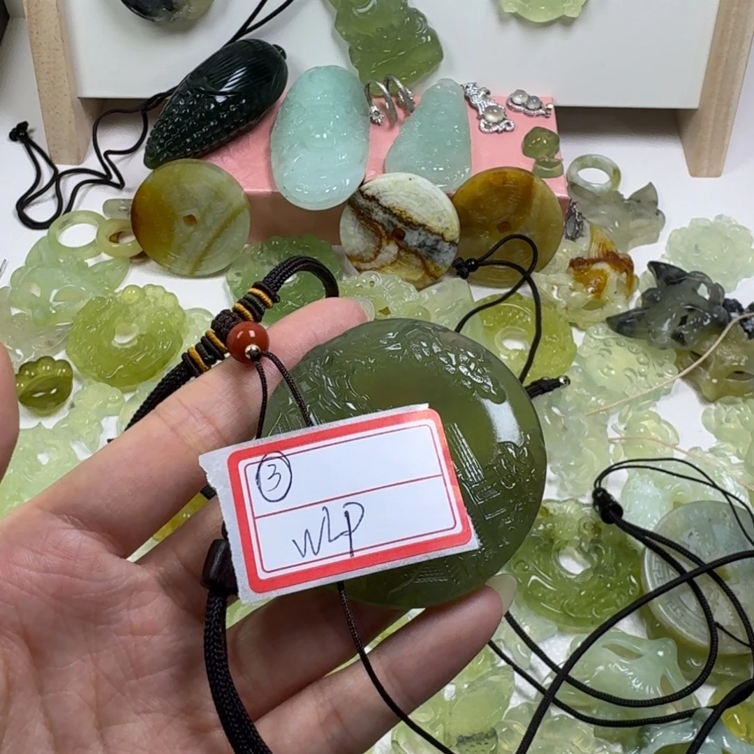 岫玉未镶嵌山水平安扣