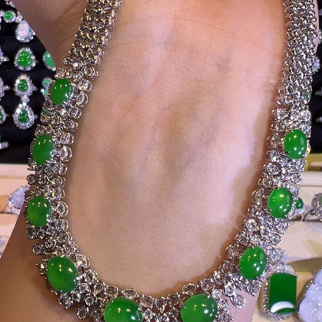 翡翠套链18K金镶嵌满绿蛋面