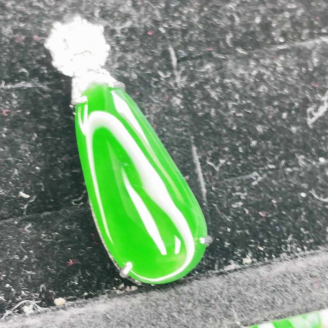 翡翠未镶嵌颈饰9，