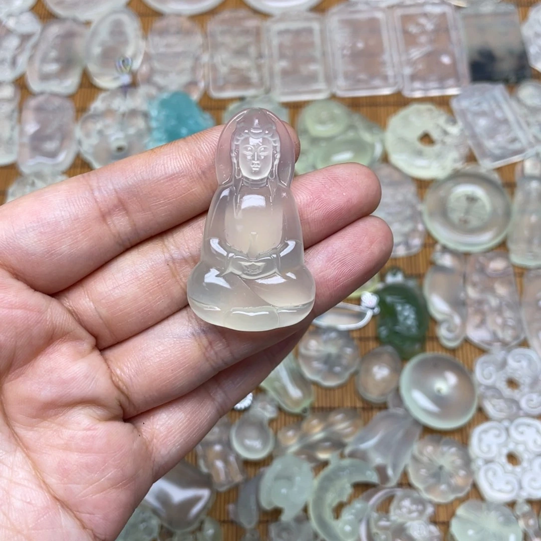 未镶嵌蛇纹石玉颈饰A****姐