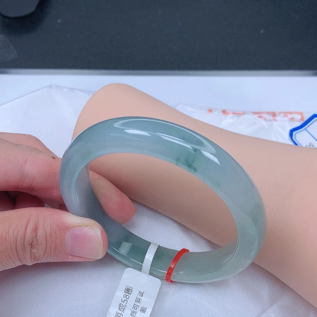 【闪购商品】未镶嵌手镯翡翠，58.6