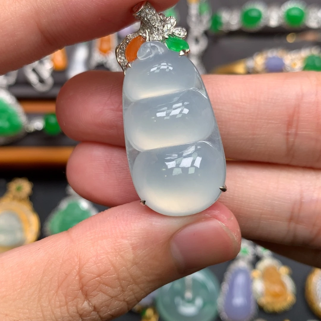 翡翠18K金镶嵌颈饰