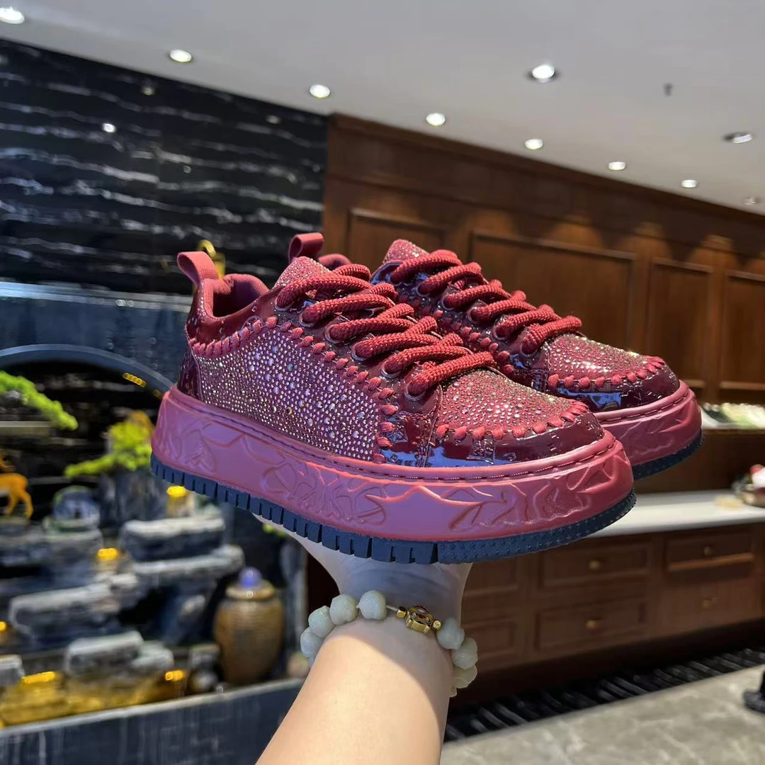 2025秋冬新款手工烫钻时尚百搭潮流个性舒适板鞋休闲男鞋（皮鞋码）