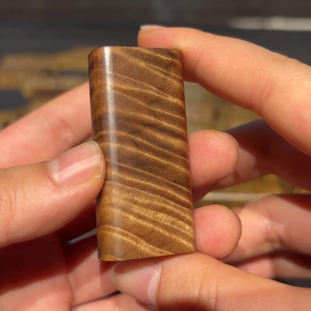 用***6金丝楠木无事牌材料