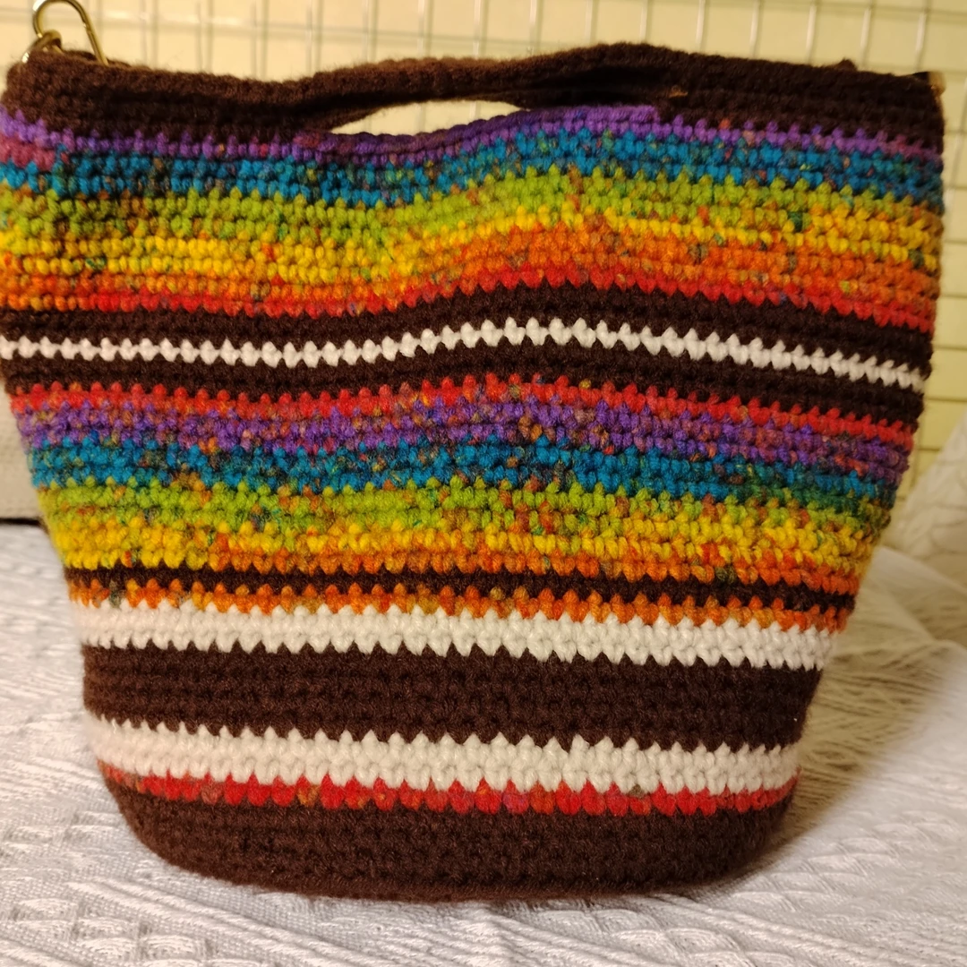 时尚水桶包拼色斜挎包编织条纹女士街头潮流休闲单根