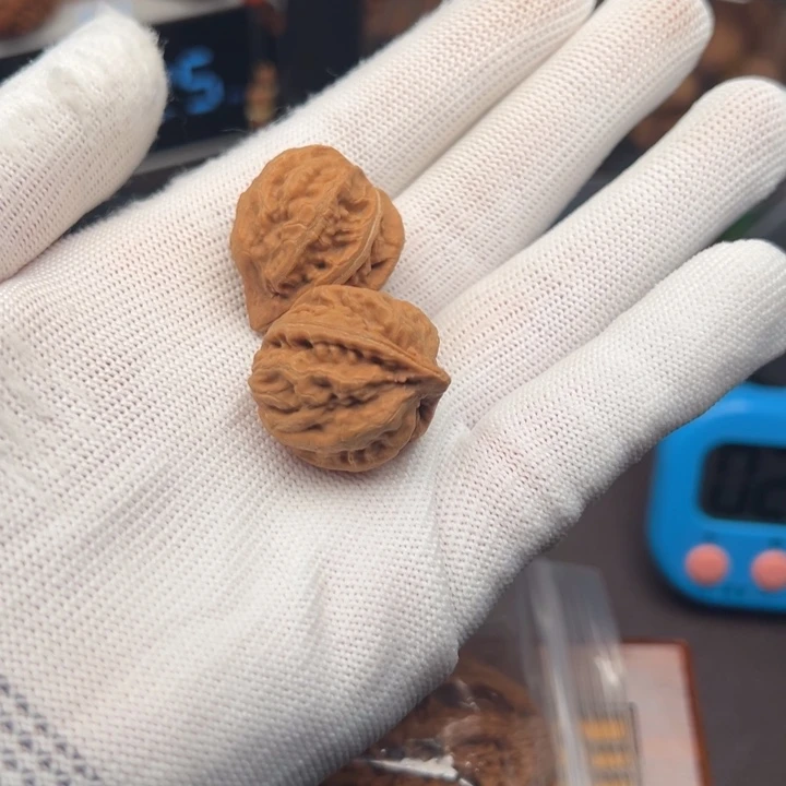 文玩核桃吊坠热**民秋子