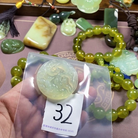 未镶嵌蛇纹石玉颈饰小*露