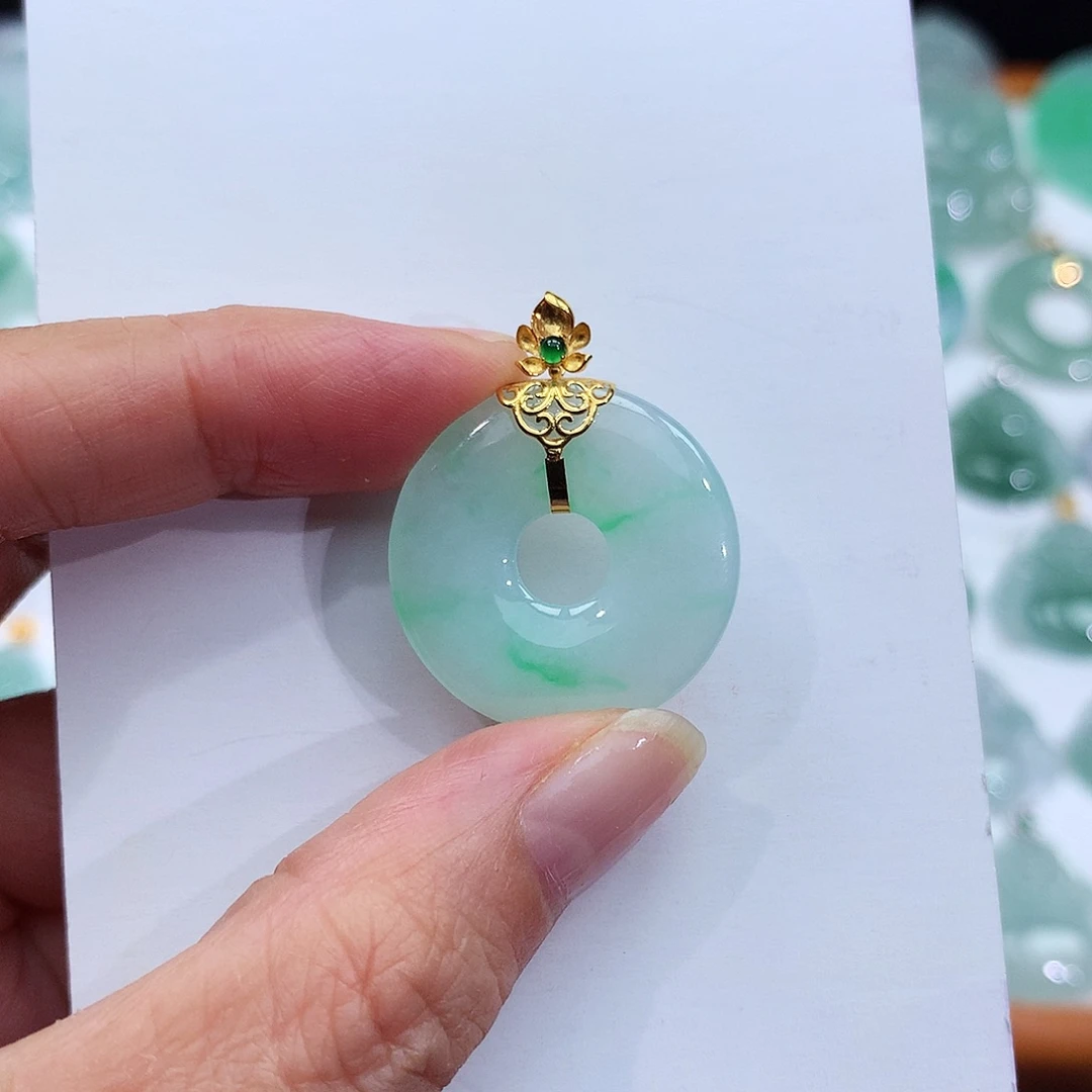 翡翠18K金镶嵌颈饰翡翠吊坠