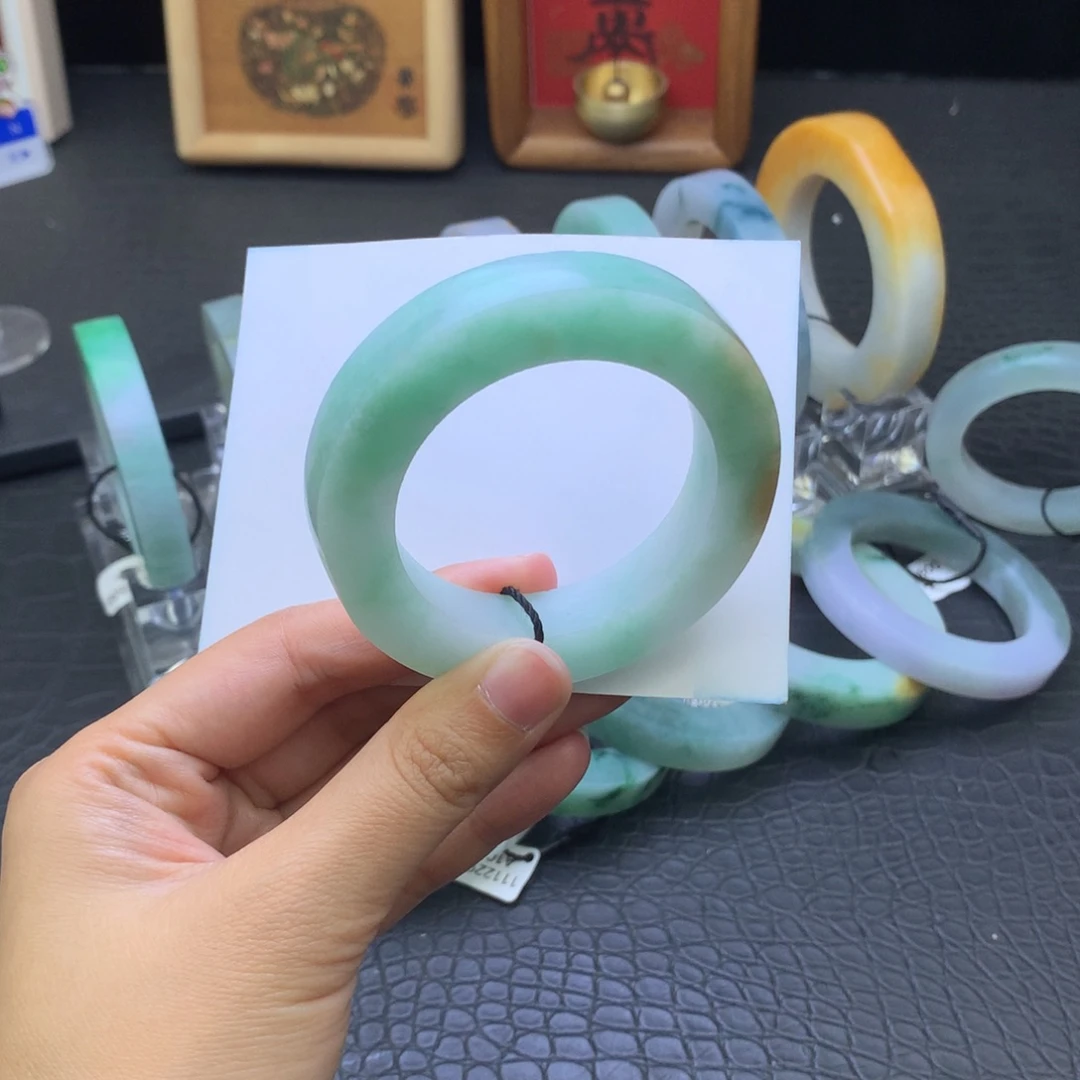 定制翡翠未镶嵌翡翠手镯