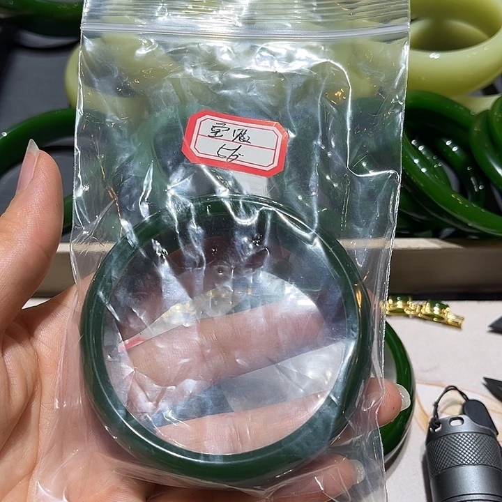 未镶嵌手镯和田玉（碧玉）