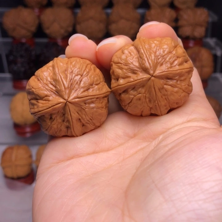 文玩核桃吊坠11聚宝四棱