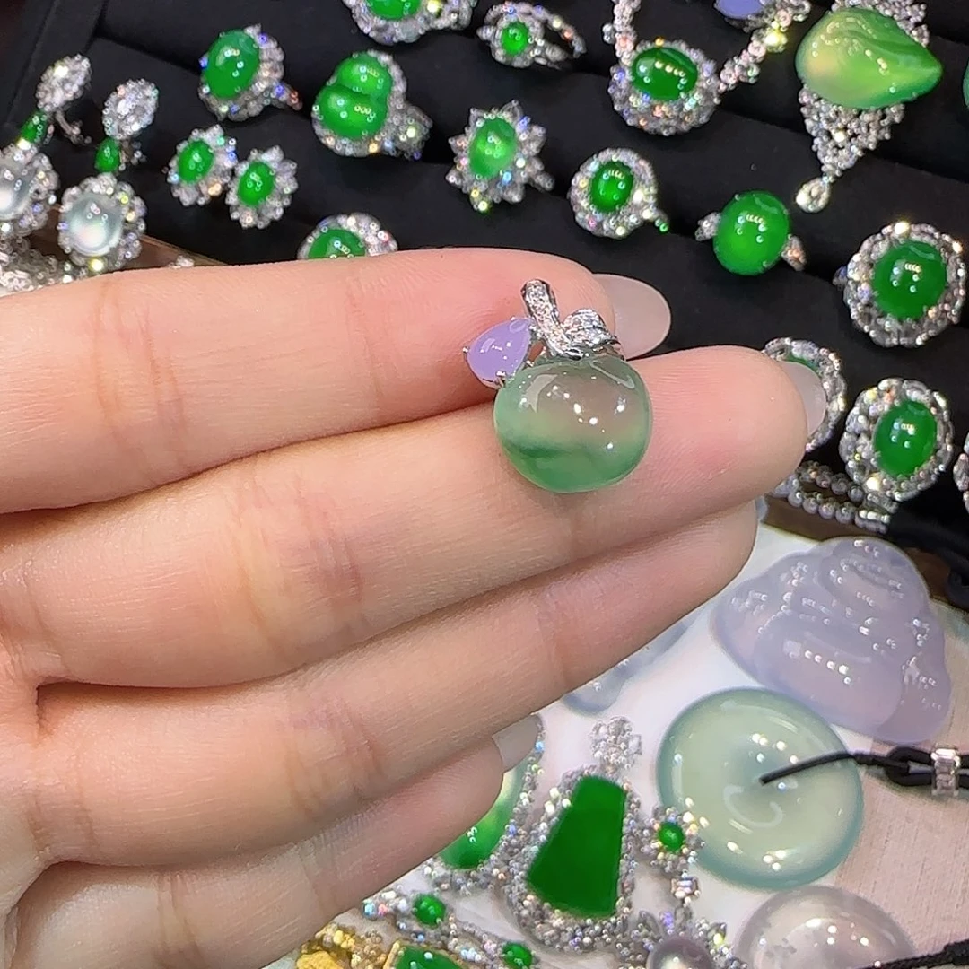 翡翠18K金镶嵌戒指