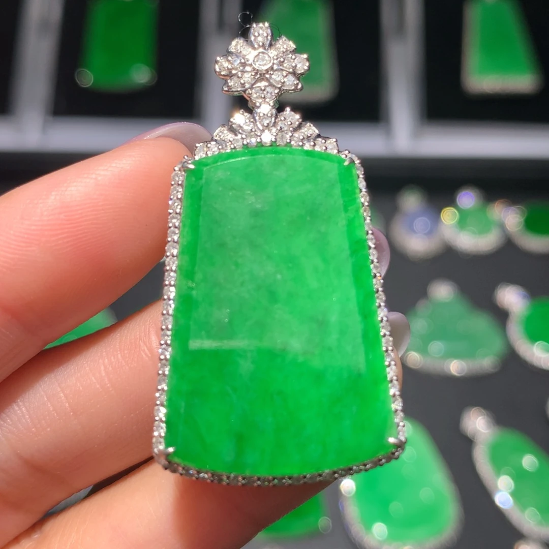 翡翠颈饰18K金镶嵌翡翠