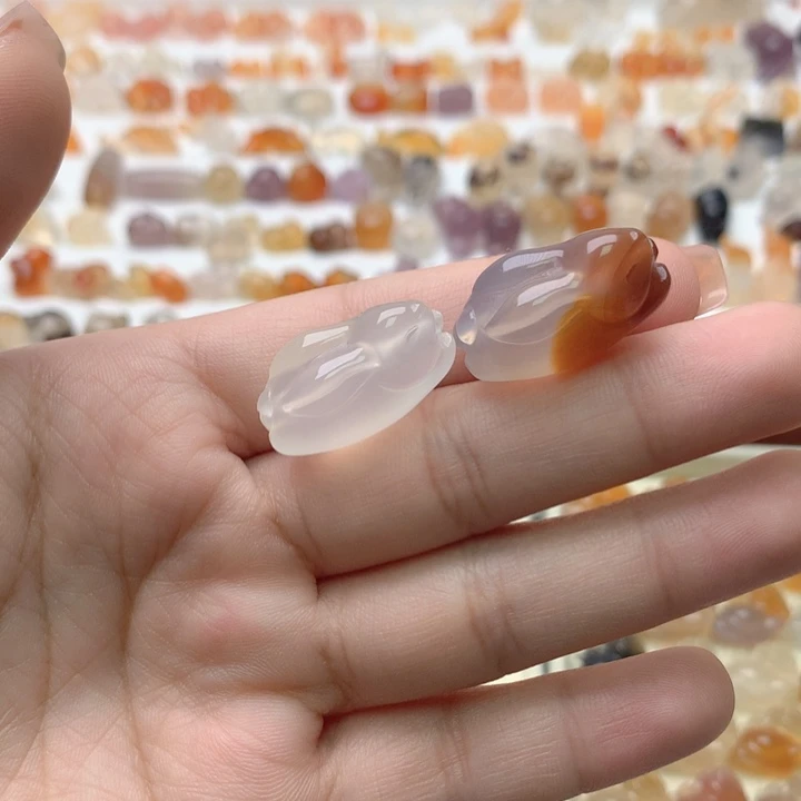 玛瑙/玉髓未镶嵌玛瑙飞天兔