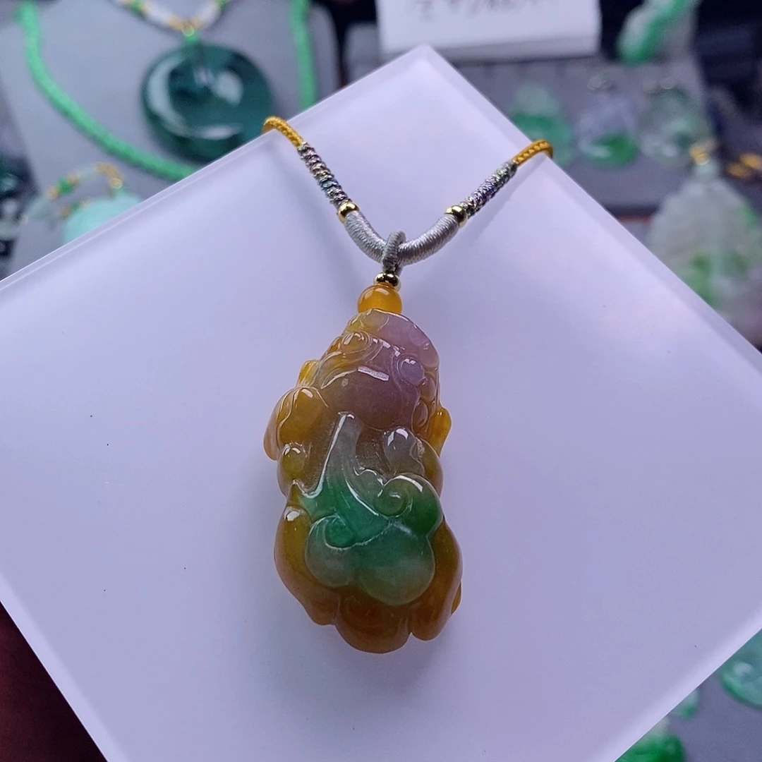 翡翠未镶嵌吊坠(赠链)