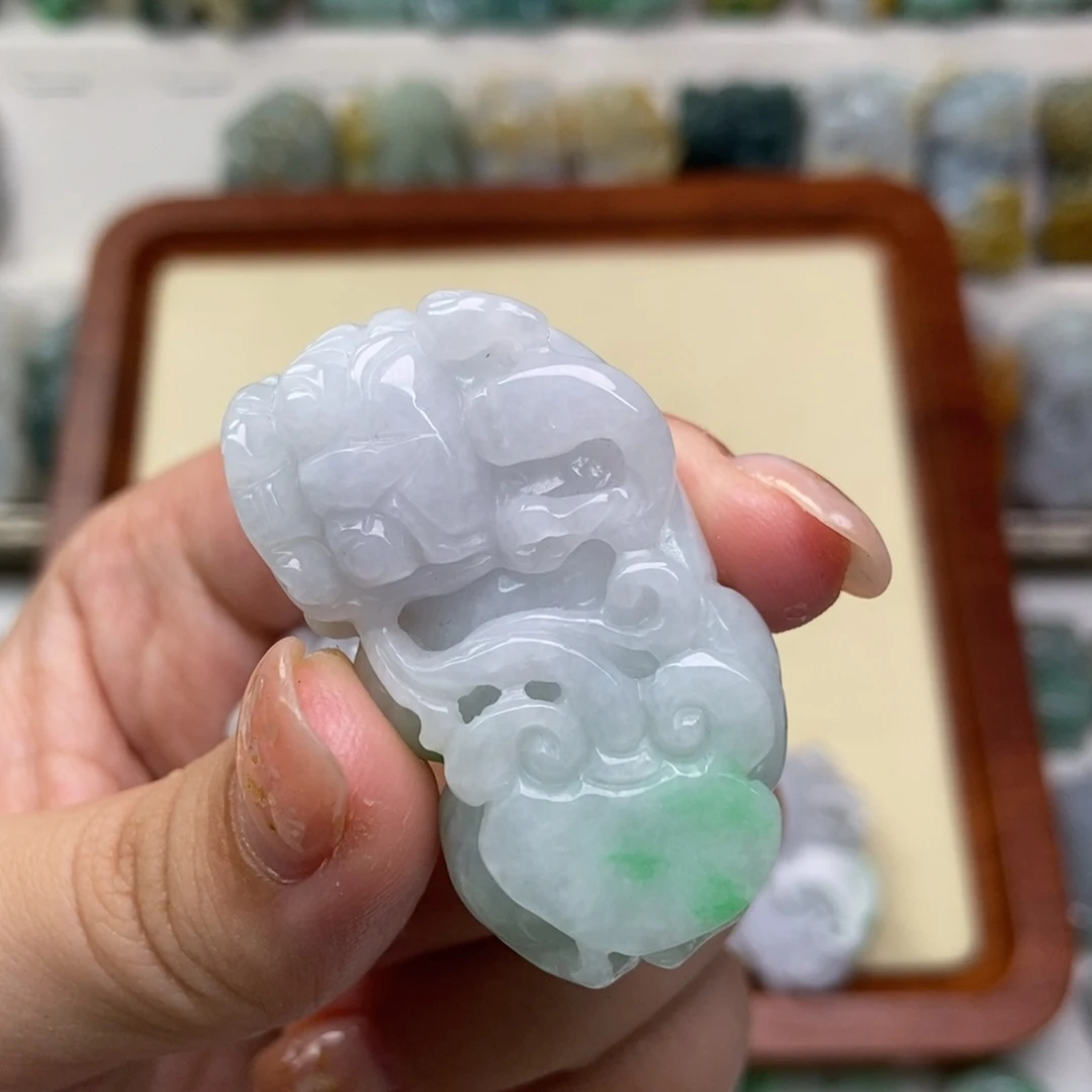 翡翠未镶嵌吊坠(赠链)
