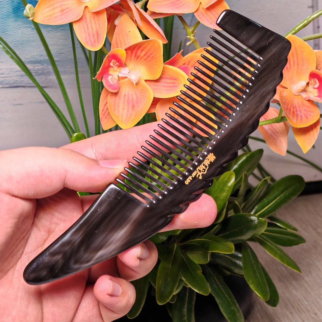 板娘专享 白水牛角黑金刚花边月牙按摩梳-148