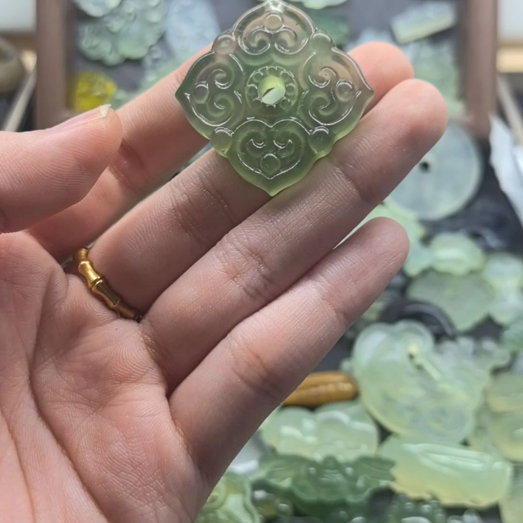 ****雨合金蛇纹石玉颈饰