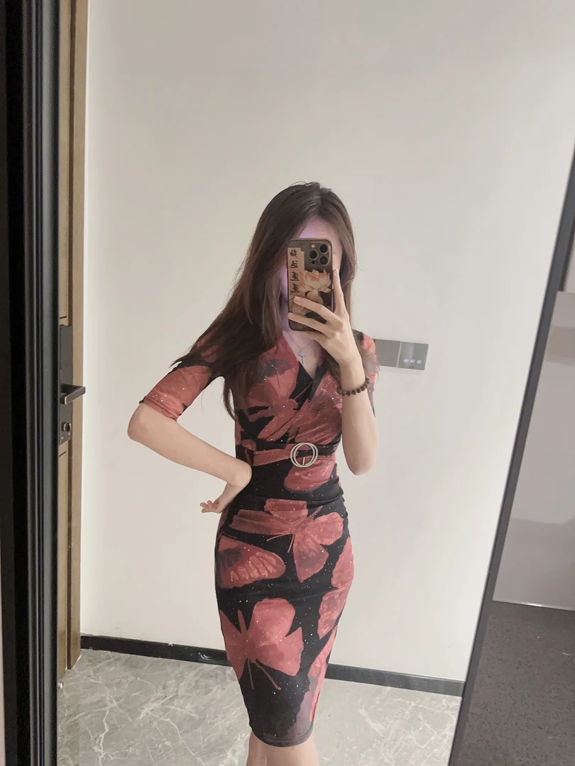 2025新款V领连衣裙高贵褶皱设计遮肚包臀裙女高弹力气质裙子