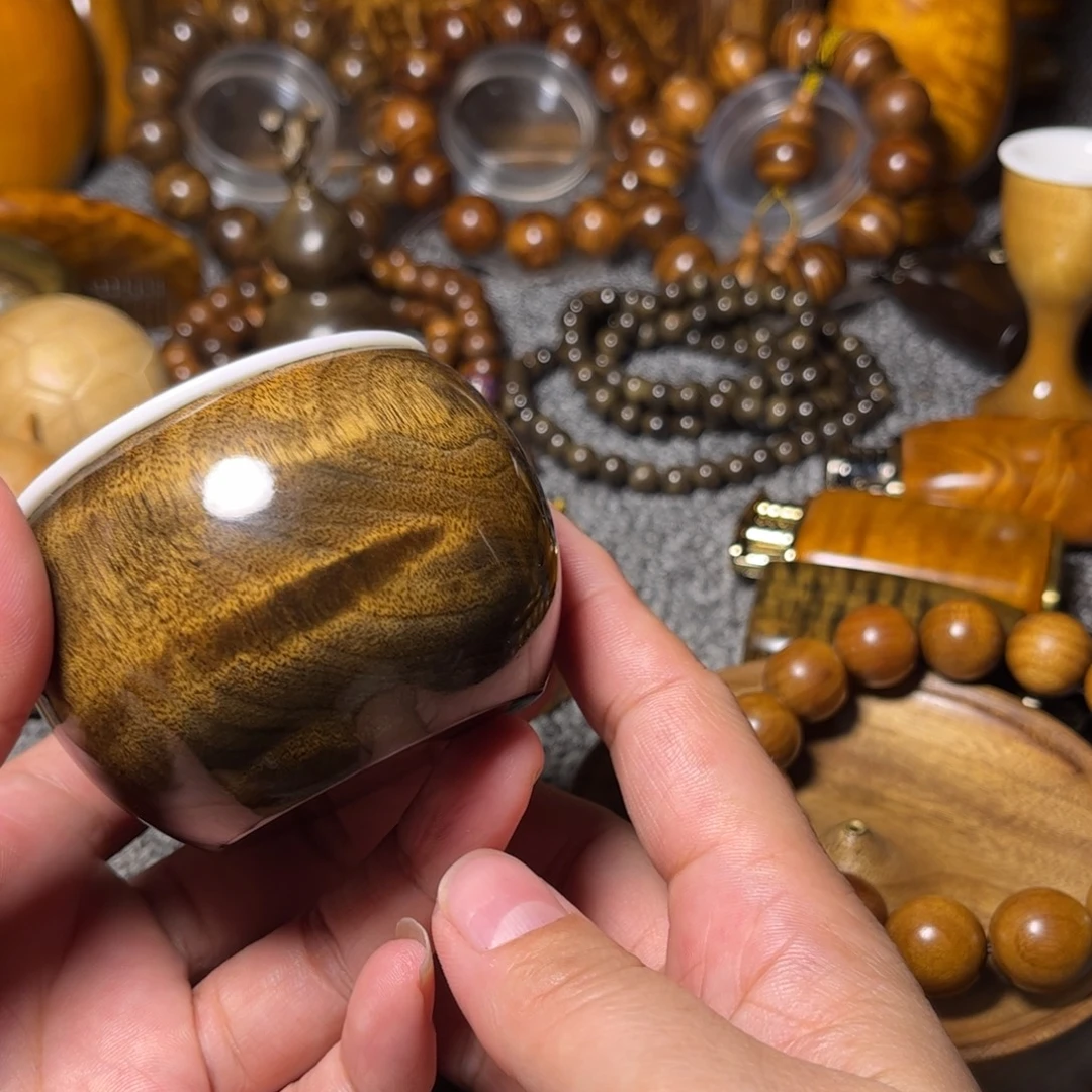 金丝楠阴沉花纹主人杯