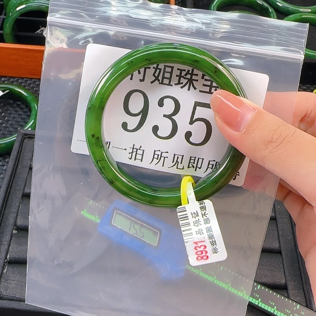 颈饰未镶嵌和田玉（碧玉）手镯55 935