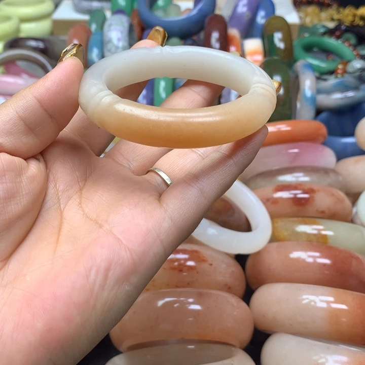 未镶嵌手镯石英质玉语*