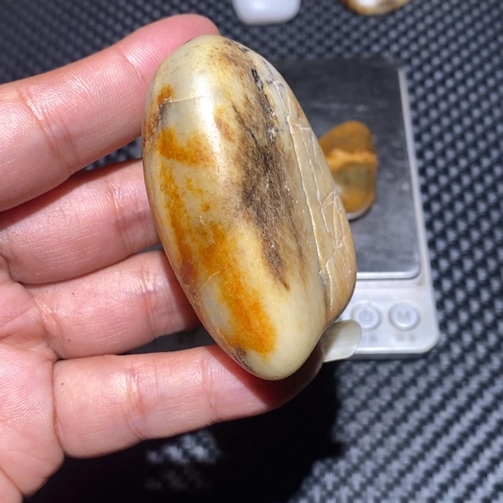 和田玉未镶嵌把件