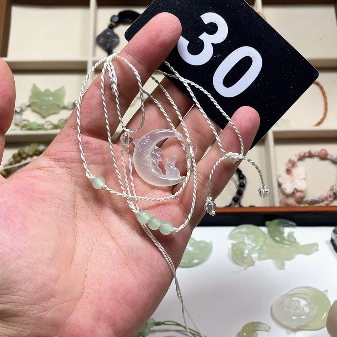 努***裙合金蛇纹石玉颈饰