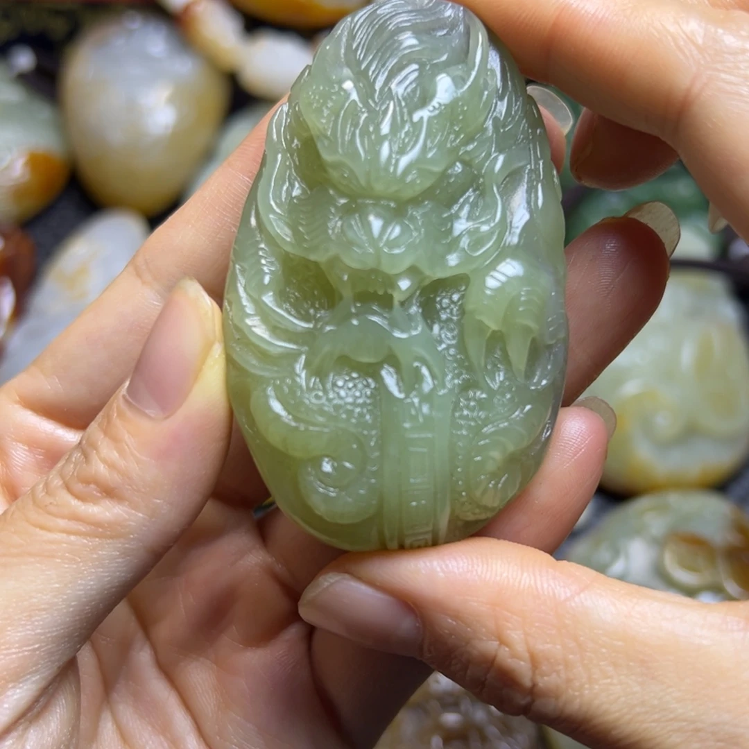 和田玉未镶嵌把件