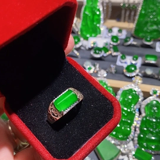 翡翠未镶嵌戒指戒指