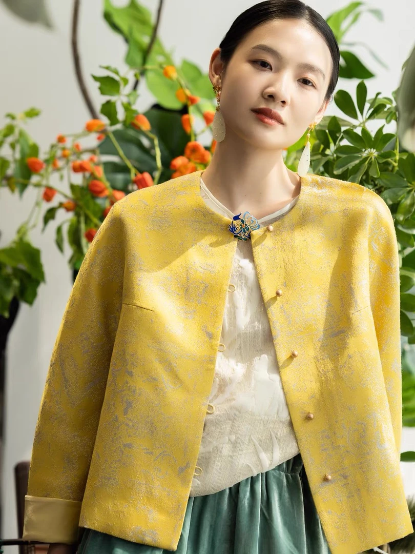 《深圳佐漫》Z0101花琉璃 新中式气质复古浮雕纹圆领中国风短款外套