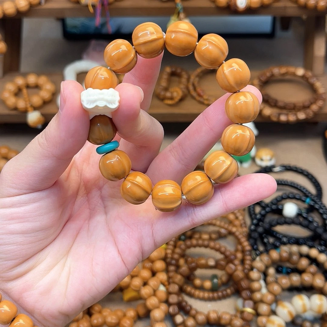 猴头核桃手串钱****”搭配扁醒狮隔片