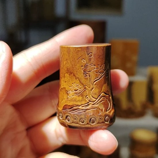 潮***號竹竹雕梅花盖置手把件