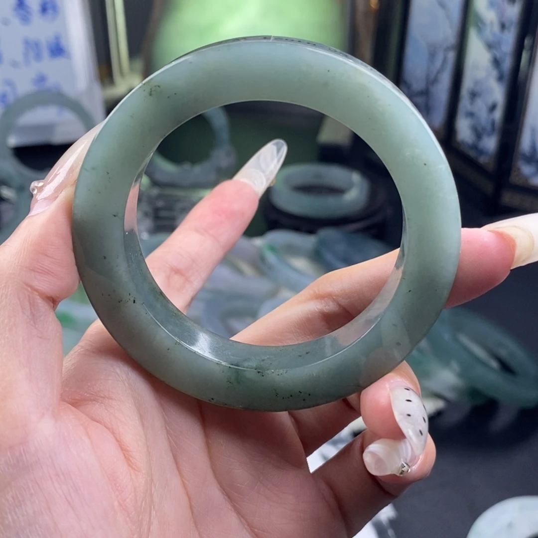 飘***悠定制翡翠未镶嵌翡翠手镯