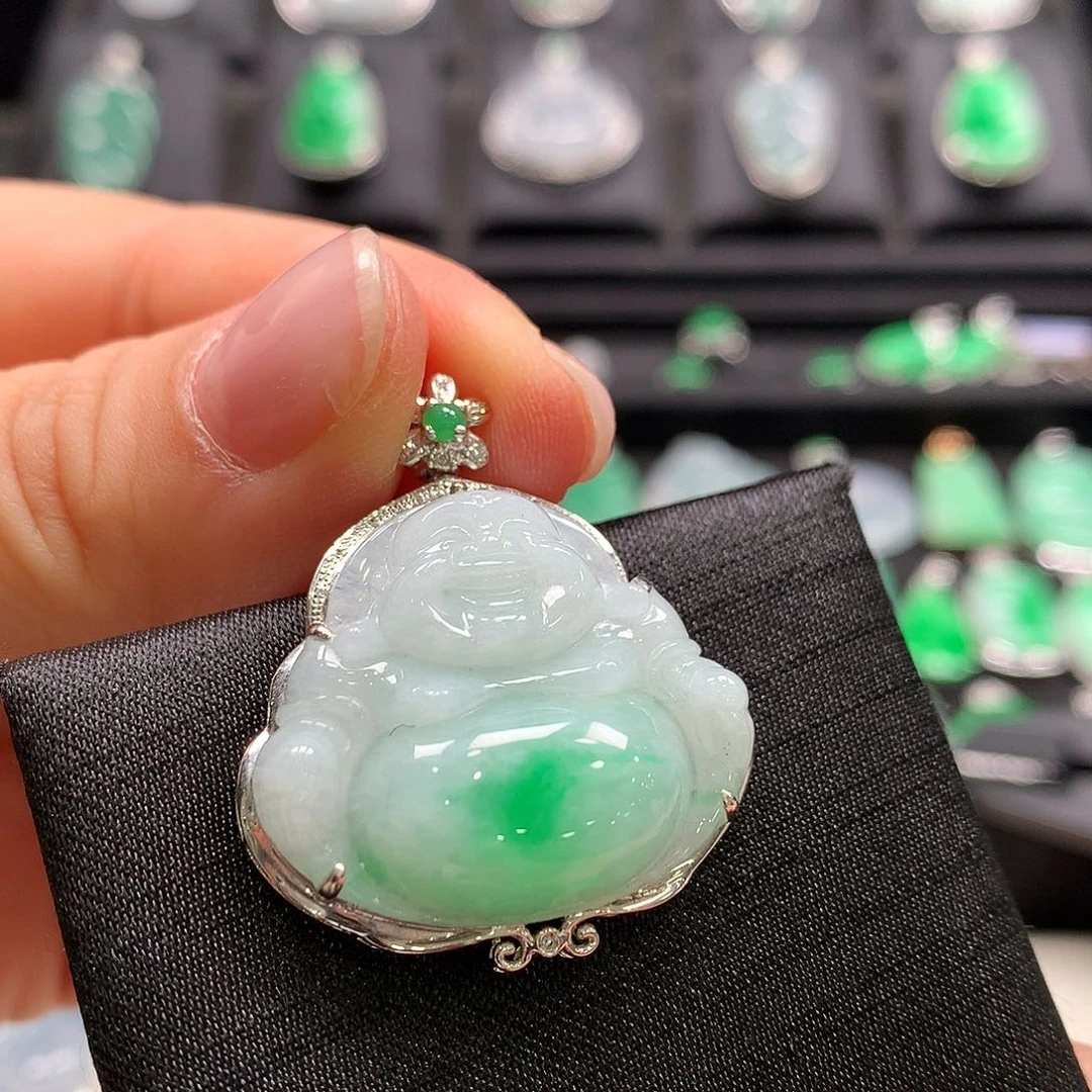 翡翠18K金镶嵌颈饰佛公