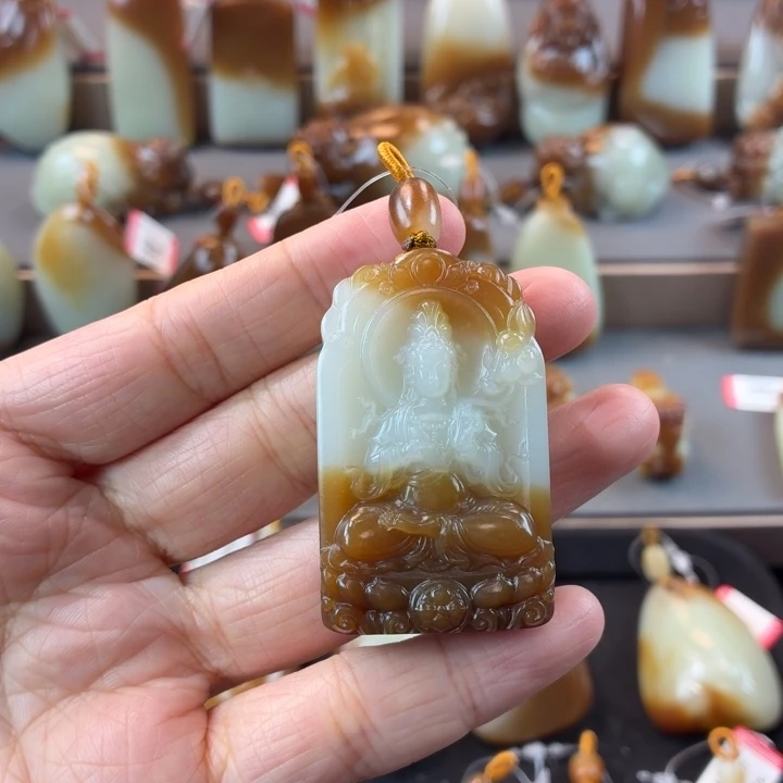 B***R和田玉未镶嵌颈饰