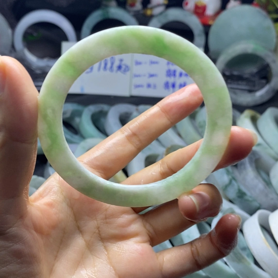 定制翡翠未镶嵌手镯