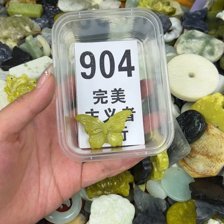 蛇纹石玉足银镀金镶嵌颈饰