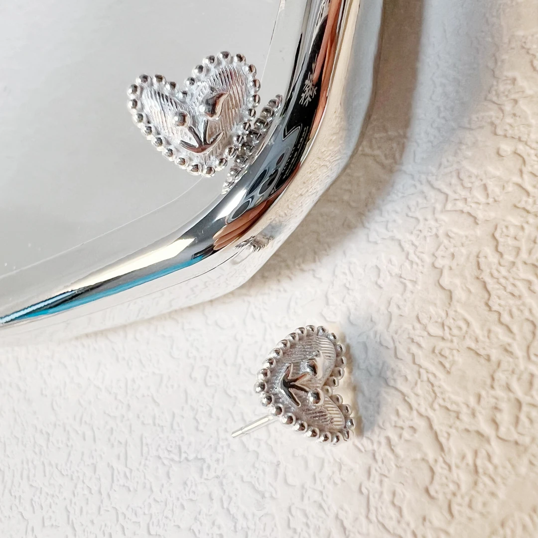 925银耳饰 日韩时尚百搭爱心露珠边郁金香甜美银耳饰