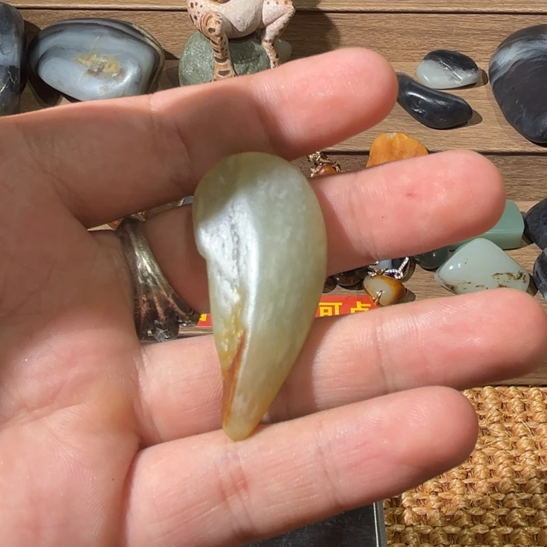 和田玉足金镶嵌挂件