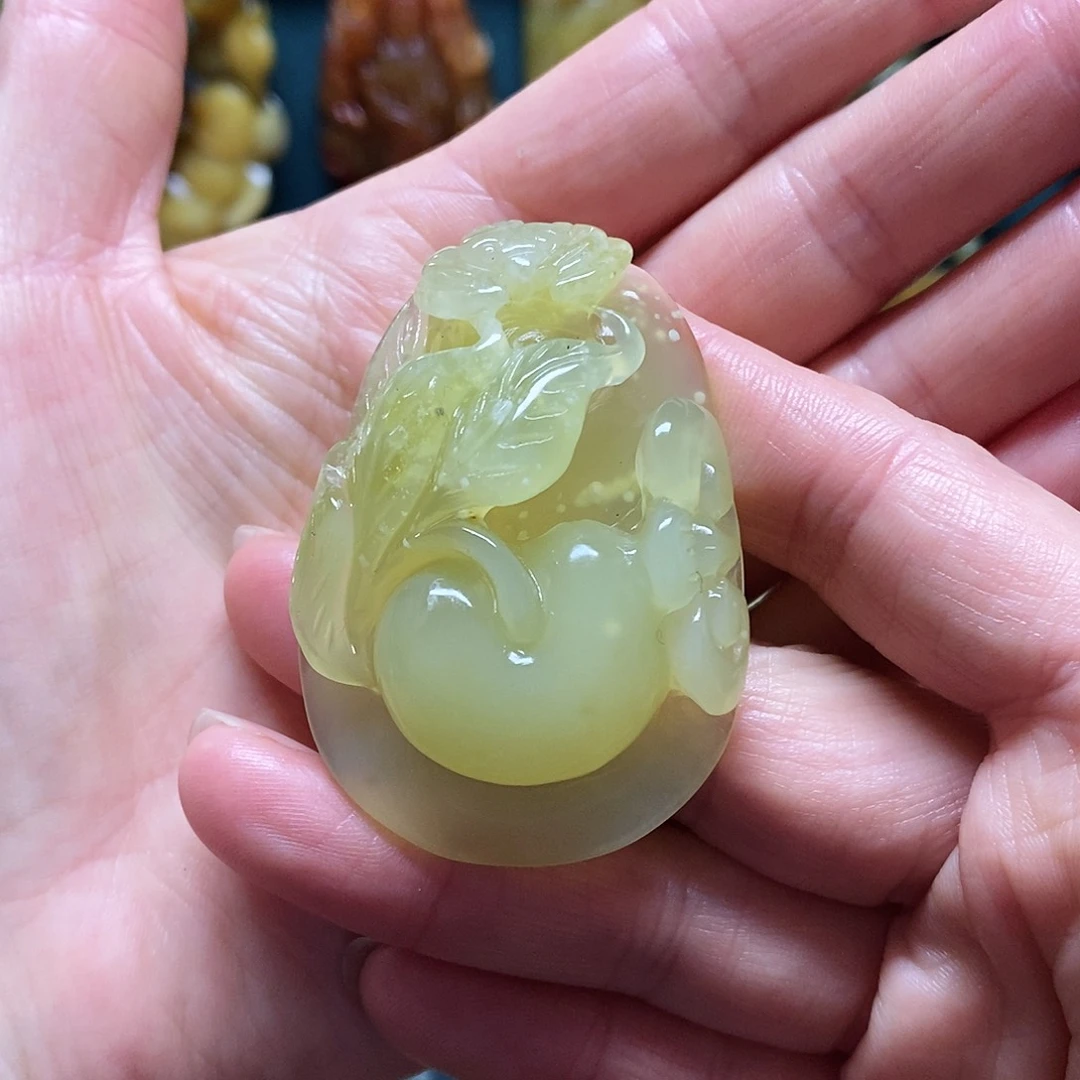 岫玉未镶嵌吊坠(赠链)