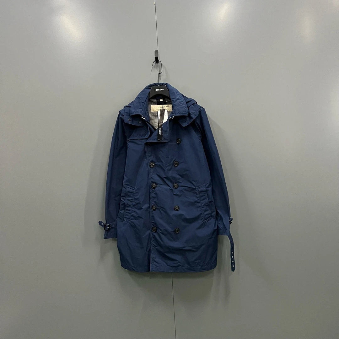 95新 BURBERRY/博柏利 jp924 102423 深蓝色双排扣风衣 L码