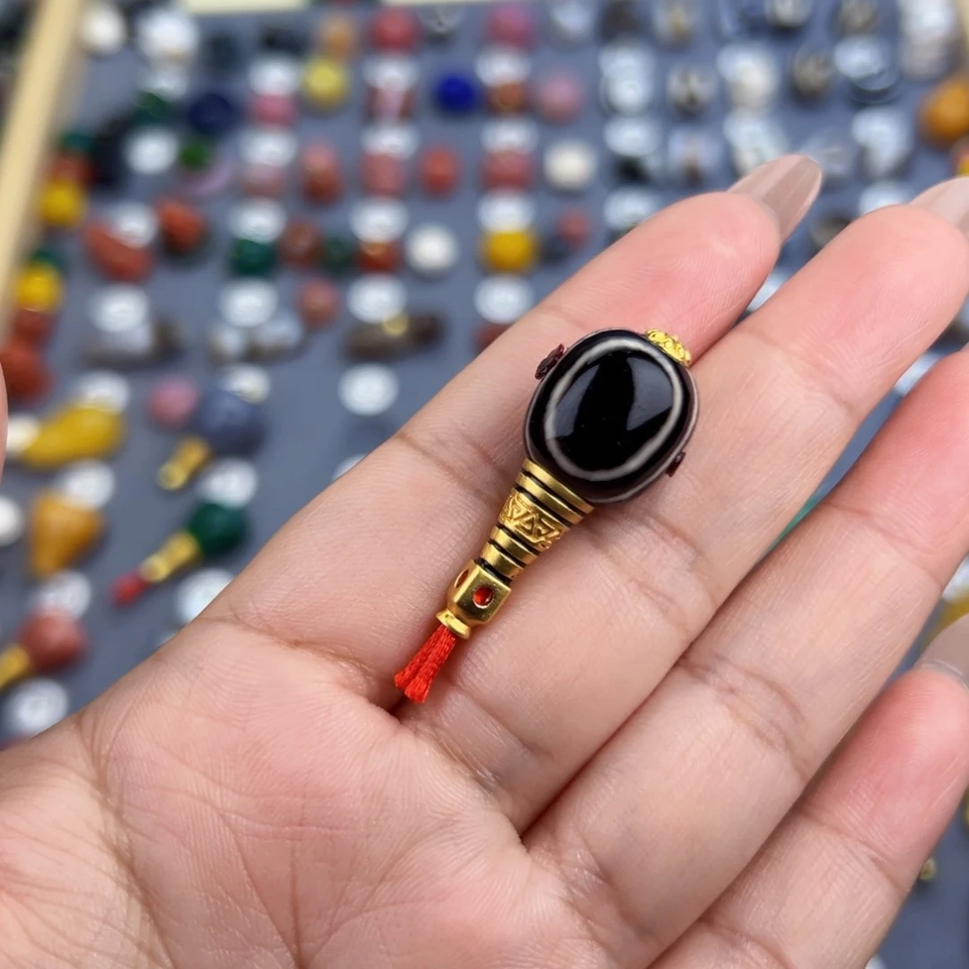 玛瑙/玉髓饰品未镶嵌好**张