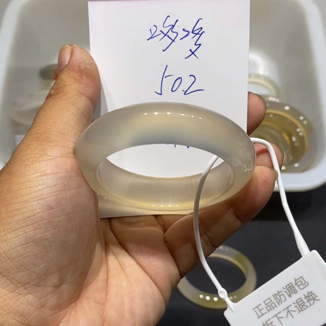 哆***酱玛瑙/玉髓未镶嵌手镯