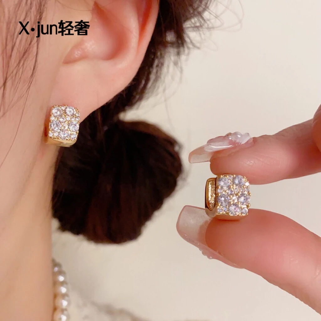 铜合金耳饰 轻奢时尚高级锆石几何方形耳扣精致小巧百搭耳环耳饰