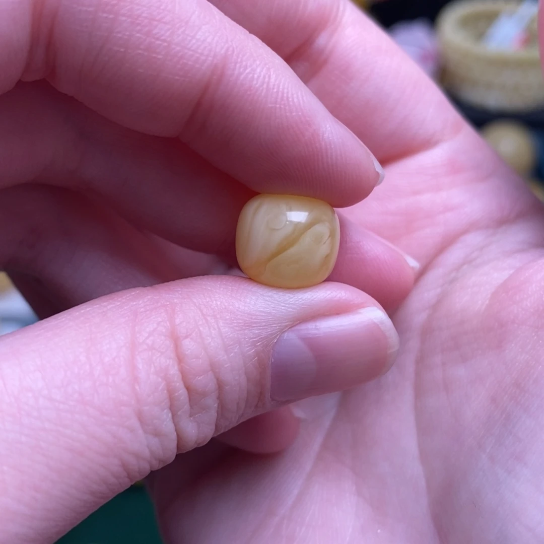 梦***、蜜蜡未镶嵌珠宝奇石