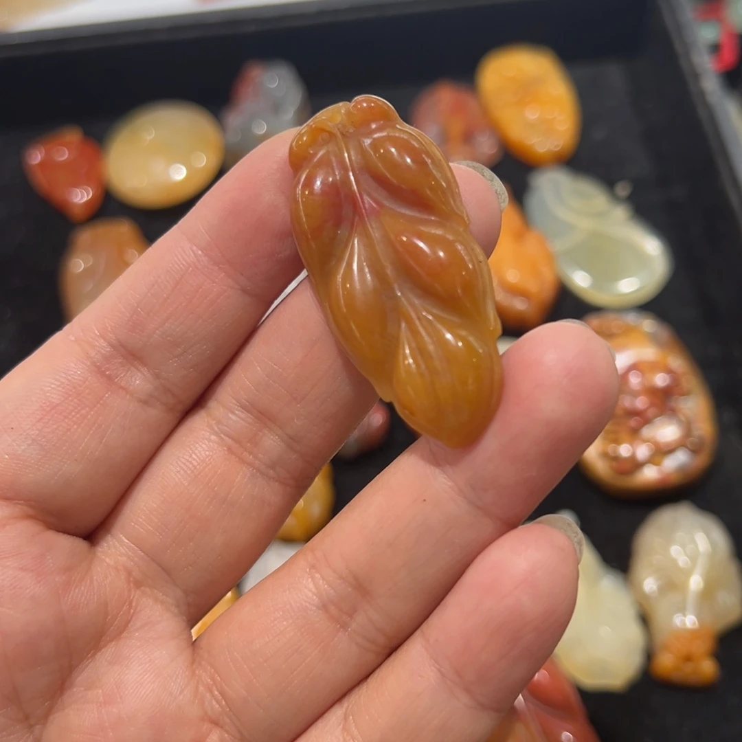 石英质玉（非洲翠）未镶嵌颈饰