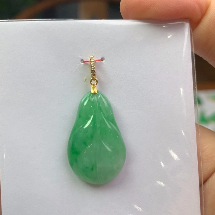 翡翠18K金镶嵌颈饰翡翠吊坠